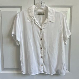 BDG/Urban Outfitters white short sleeve button down top